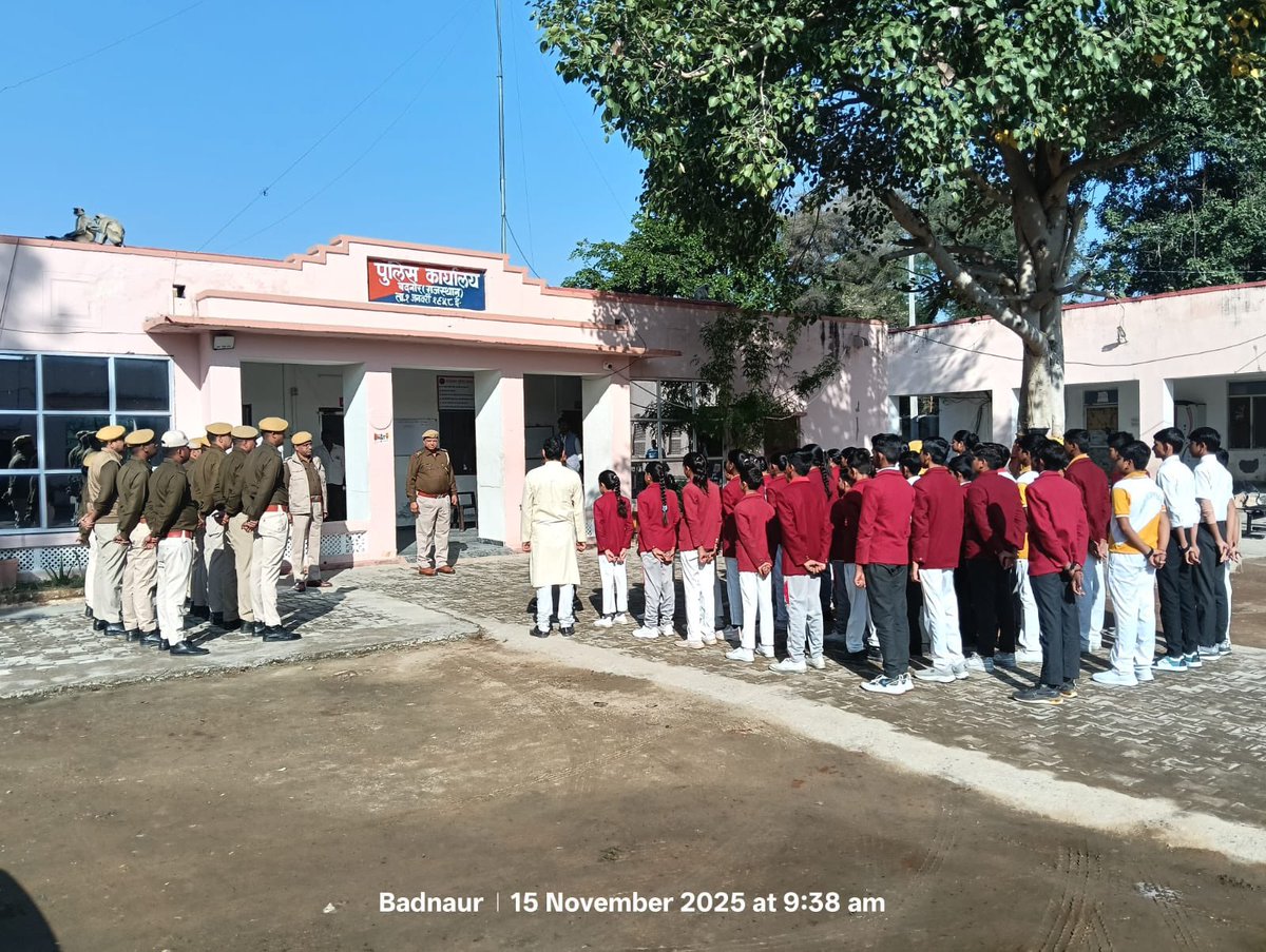 राष्ट्रगीत 'वंदे मातरम' की 150वीं वर्षगाँठ के पावन अवसर पर ब्यावर पुलिस द्वारा 'वंदे मातरम' कार्यक्रम और 'स्वदेशी संकल्प' का भव्य आयोजन किया गया।
<a href="/PoliceRajasthan/">Rajasthan Police</a> 
<a href="/IgpAjmer/">Ajmer Range Police</a> 
<a href="/BeawarDCDM/">dmbeawar</a>