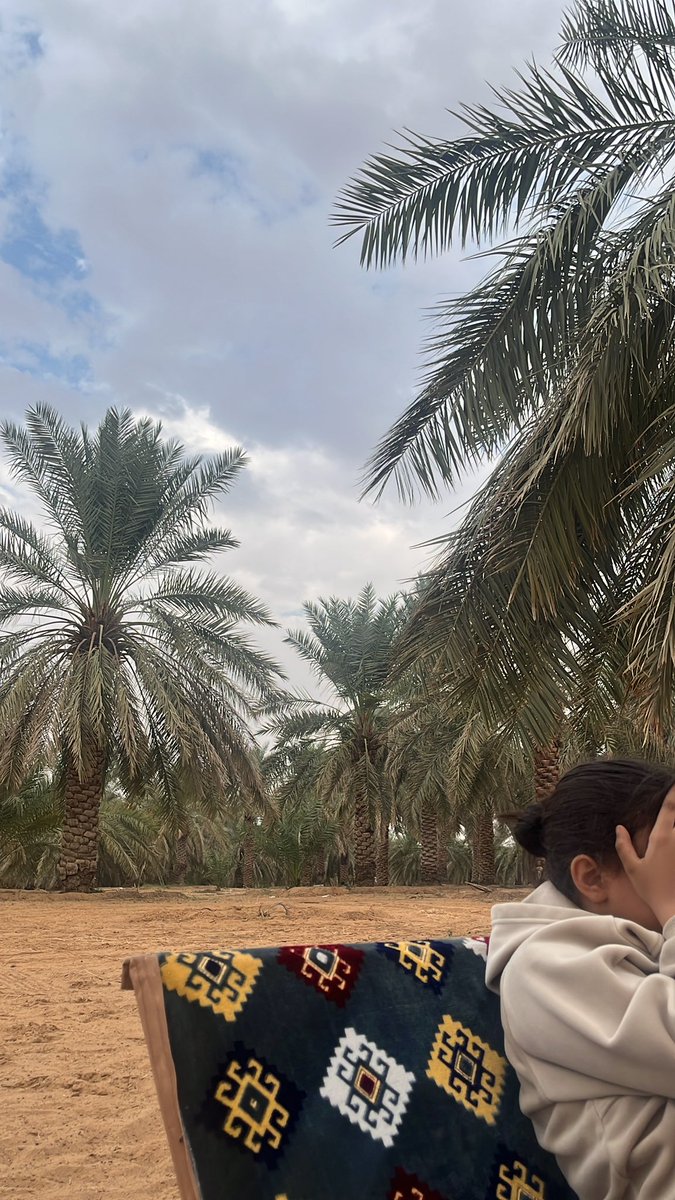 جالسه تسب القصيعه وتقول وع تفشل 
لاهنتم الي يبيه تصير بنته ابد فداه