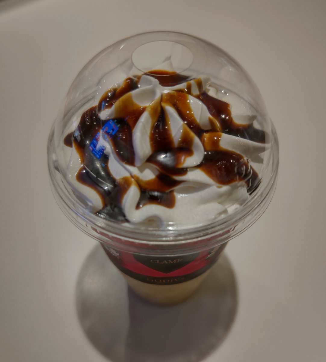 coco_ruby's tweet image. ららぽーと行ったらゴディバでCLAMPコラボしてたから飲んできた✨
あと桃鉄買ってきた😊
ハイキューのポップアップストアもあったから覗いてきた笑