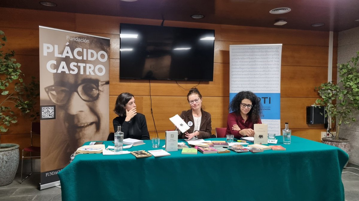 📝 Seguimos no I Seminario Permanente de Tradución <a href="/PlacidoRCastro/">Fundación Plácido Castro</a> co faladoiro «A tradución como diálogo constante» de <a href="/BeA_translator/">Béatrice Pépin</a>, Tamara Andrés e Oriana Méndez.