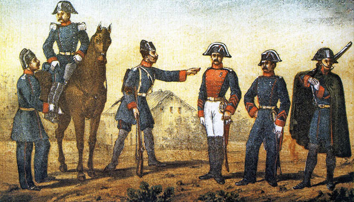 Así fue como el 13 de mayo de 1844 nació oficialmente la Guardia Civil, diseñada para proteger caminos, aldeas y campos, un cuerpo que debía ser visible, constante y ejemplar, patrullas que recorrían cientos de kilómetros a caballo defendiendo al débil frente al fuerte.