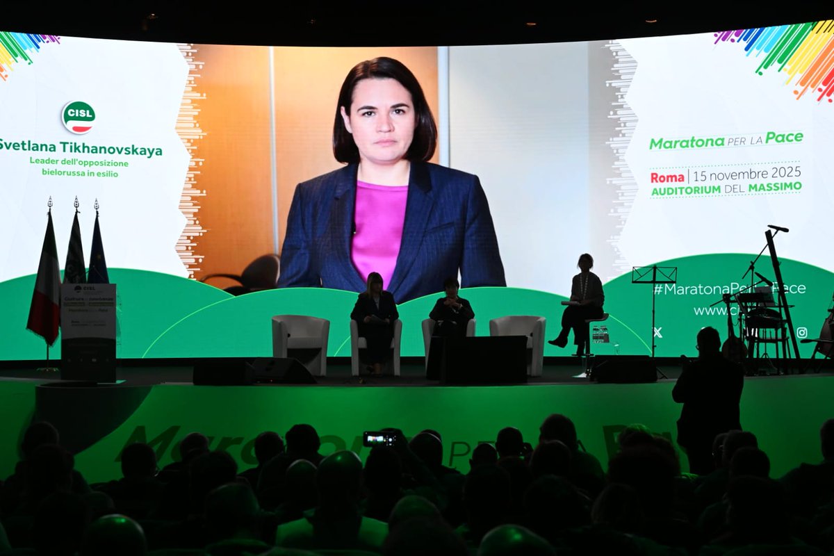 CislNazionale's tweet image. All&apos;Assemblea nazionale della #Cisl le toccanti testimonianze di due donne coraggiose sul conflitto tra Russia e Ucraina. 

Anna Zafesova, giornalista e dissidente russa: &quot;Non è un conflitto solo territoriale, ma una guerra tra due diverse visioni politiche, sociali e culturali.…