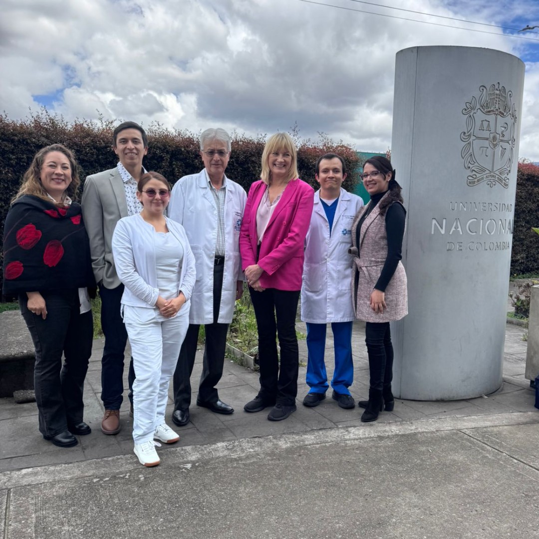 HospitalUNAL's tweet photo. La Dra. Donna Fitzsimons, catedrática de la Facultad de Enfermería y Obstetricia de la Queen’s University Belfast visita al HUN para avanzar en una alianza que fortalecerá el cuidado integral en insuficiencia cardiaca y el apoyo a cuidadores.
#CuidadoCardiovascular #Enfermería https://t.co/zxg5VDSalP