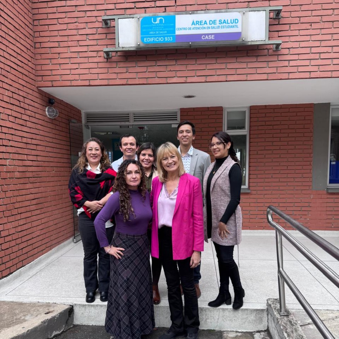 HospitalUNAL's tweet photo. La Dra. Donna Fitzsimons, catedrática de la Facultad de Enfermería y Obstetricia de la Queen’s University Belfast visita al HUN para avanzar en una alianza que fortalecerá el cuidado integral en insuficiencia cardiaca y el apoyo a cuidadores.
#CuidadoCardiovascular #Enfermería https://t.co/zxg5VDSalP