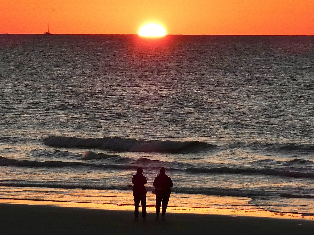 Good morning! #SunsetBeach <a href="/EdPiotrowski/">Ed Piotrowski</a> <a href="/medwick/">Gannon Medwick</a> <a href="/DylanHudlerWXII/">Dylan Hudler</a> <a href="/jamiearnoldWMBF/">Jamie Arnold WMBF</a> <a href="/LeeHaywoodWX/">Lee Haywood</a> <a href="/dogwoodblooms/">Cassie Clark</a> <a href="/marioncaldwx/">Marion Caldwell</a> <a href="/JustinMcKeeWx/">Justin McKee</a> <a href="/StarboardRail/">The Starboard Rail</a> <a href="/ThePhotoHour/">#ThePhotoHour</a> <a href="/Christina4casts/">Christina Anthony</a> <a href="/CMorganWX/">Christian Morgan</a> <a href="/AndrewWMBF/">Andrew Dockery</a> <a href="/ScottyPowellWX/">Scotty Powell</a> <a href="/jgreenhillwx/">Jenna Greenhill</a> <a href="/TimBuckleyWX/">Tim Buckley</a> <a href="/matt_wx/">Meteorologist Matt Bullock</a> <a href="/clairefrywx/">Claire Fry</a>