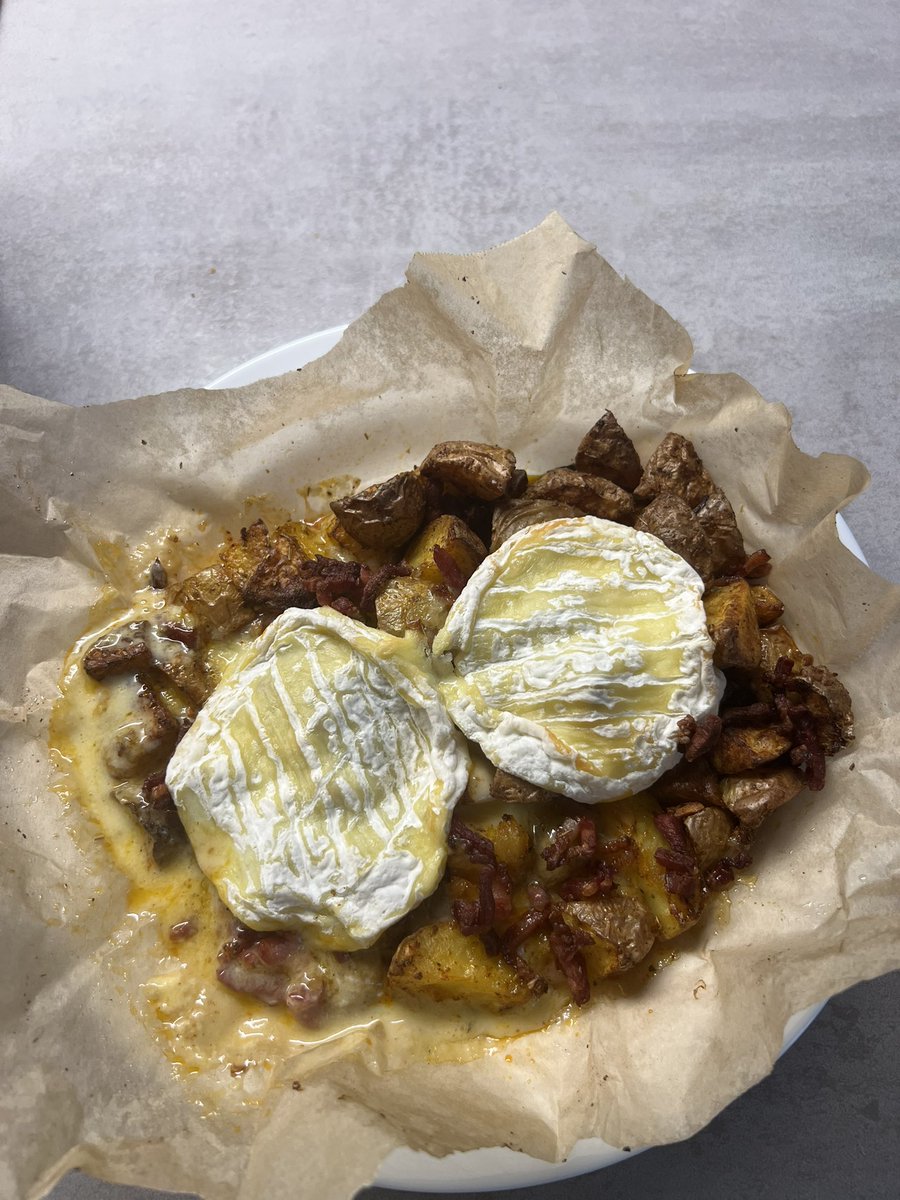 J’espère que tu vivra longtemps et heureux c’était incroyableeeee
Merci beaucoup je suis rempli 🫃🏻