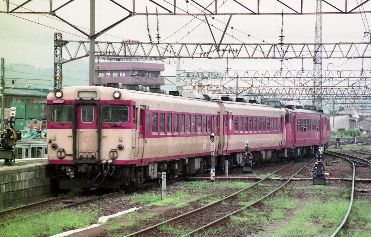 muratakec's tweet image. 学生時代に撮影した1991年8月頃の　山形地区(5) 

乱雑に保管している、ネガの取込中