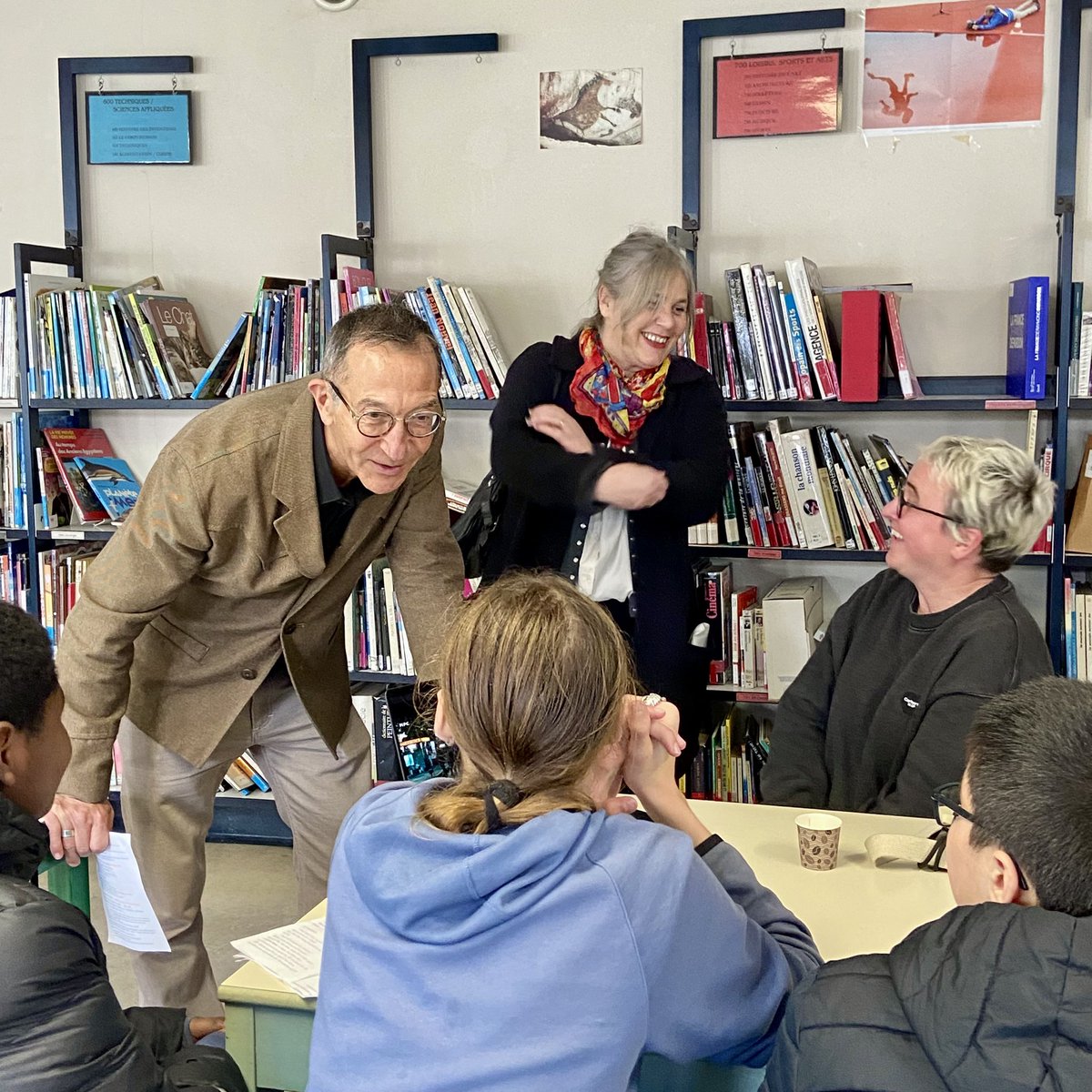 FrancoisDagnaud's tweet image. Découvrir la diversité des parcours et des métiers : une étape importante vers l’égalité des chances !

Au Forum des Métiers du collège Georges Brassens ce matin, les parents accompagnent les élèves dans la construction de leur future orientation.

Merci aux parents engagés !