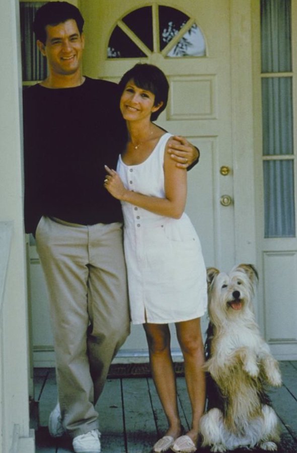 ATRightMovies's tweet image. Tom Hanks and Carrie Fisher on the set of THE 'BURBS (1989).
