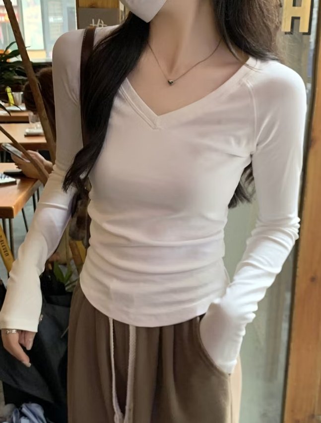 ReferenceYou's tweet image. long v-neck top

-a thread