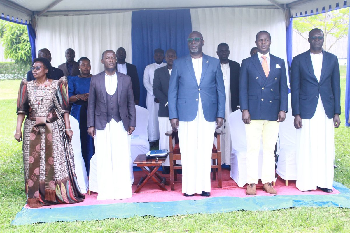 BugandaKingdom_'s tweet image. Okukuza olunaku lw&apos;Abavubuka mu Buganda 2025, omukolo gugenda maaso mu Lubiri e Mengo.

 Omumyuka Owookubiri owa Katikkiro Owek. Robert Waggwa Nsibirwa, Omulangira David Kintu Wasajja, Omutaka Nnamwama Augustine Kizito Mutumba, Minisita w&apos;Abavubuka Owek. Robert Serwanga, Minisita…