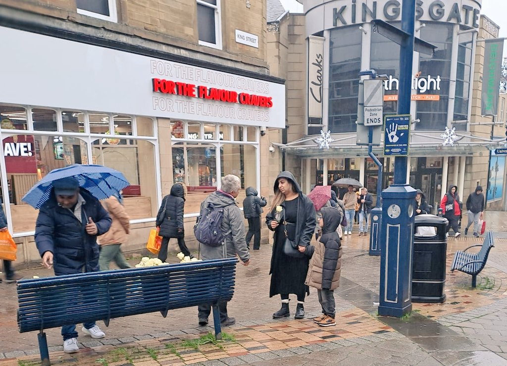 RevdRach's tweet image. #ifw25 #interfaith #interfaithweek #Huddersfield #Kirklees wonderful to give out messages of peace from the faith communities today as this week of events comes to a close.  Peace be with you.