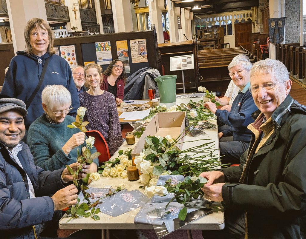 RevdRach's tweet image. #ifw25 #interfaith #interfaithweek #Huddersfield #Kirklees wonderful to give out messages of peace from the faith communities today as this week of events comes to a close.  Peace be with you.