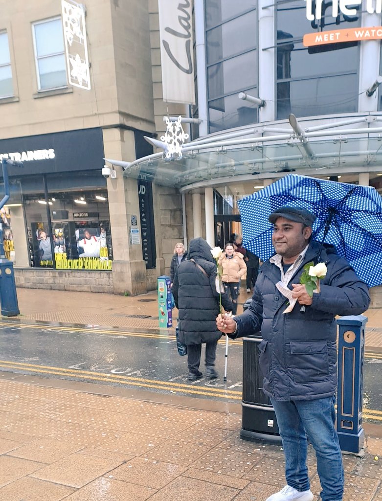 RevdRach's tweet image. #ifw25 #interfaith #interfaithweek #Huddersfield #Kirklees wonderful to give out messages of peace from the faith communities today as this week of events comes to a close.  Peace be with you.