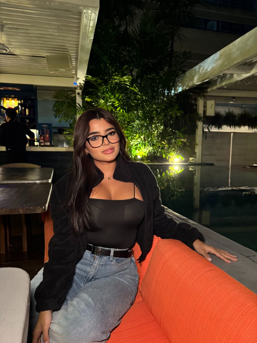 biancaxbaker's tweet image. would you call this a soft tease or quiet confidence?