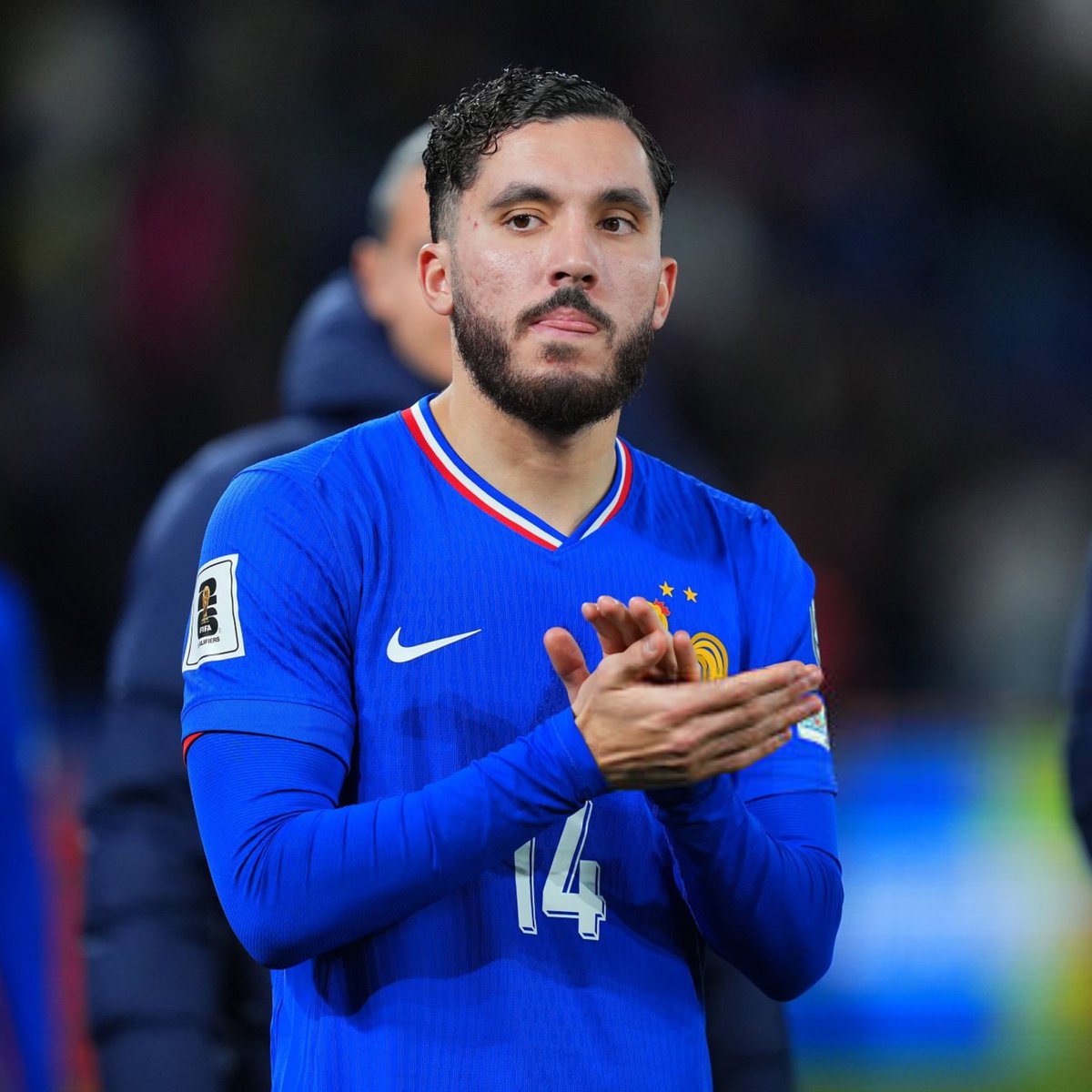 lnstantFoot's tweet photo. 🗣️🇫🇷 Rayan Cherki : "𝗝𝗘 𝗡𝗘 𝗦𝗨𝗜𝗦 𝗣𝗔𝗦 𝗨𝗡 𝗝𝗢𝗨𝗘𝗨𝗥 𝗗𝗘 𝗦𝗧𝗔𝗧𝗦, 𝗝𝗘 𝗣𝗘𝗡𝗦𝗘 𝗤𝗨𝗘 𝗖̧𝗔 𝗦𝗘 𝗩𝗢𝗜𝗧 𝗗𝗔𝗡𝗦 𝗠𝗢𝗡 𝗝𝗘𝗨."

"Mon objectif cette saison ? 𝗗𝗼𝗻𝗻𝗲𝗿 𝗱𝘂 𝗽𝗹𝗮𝗶𝘀𝗶𝗿. 😁

Je suis un joueur 𝙖̀ 𝙡’𝙖𝙣𝙘𝙞𝙚𝙣𝙣𝙚, et à l'époque on ne regardait pas les statistiques. Mais dans le football actuel, les stats sont très importantes."

( 🎙️ @telefoot_TF1 )