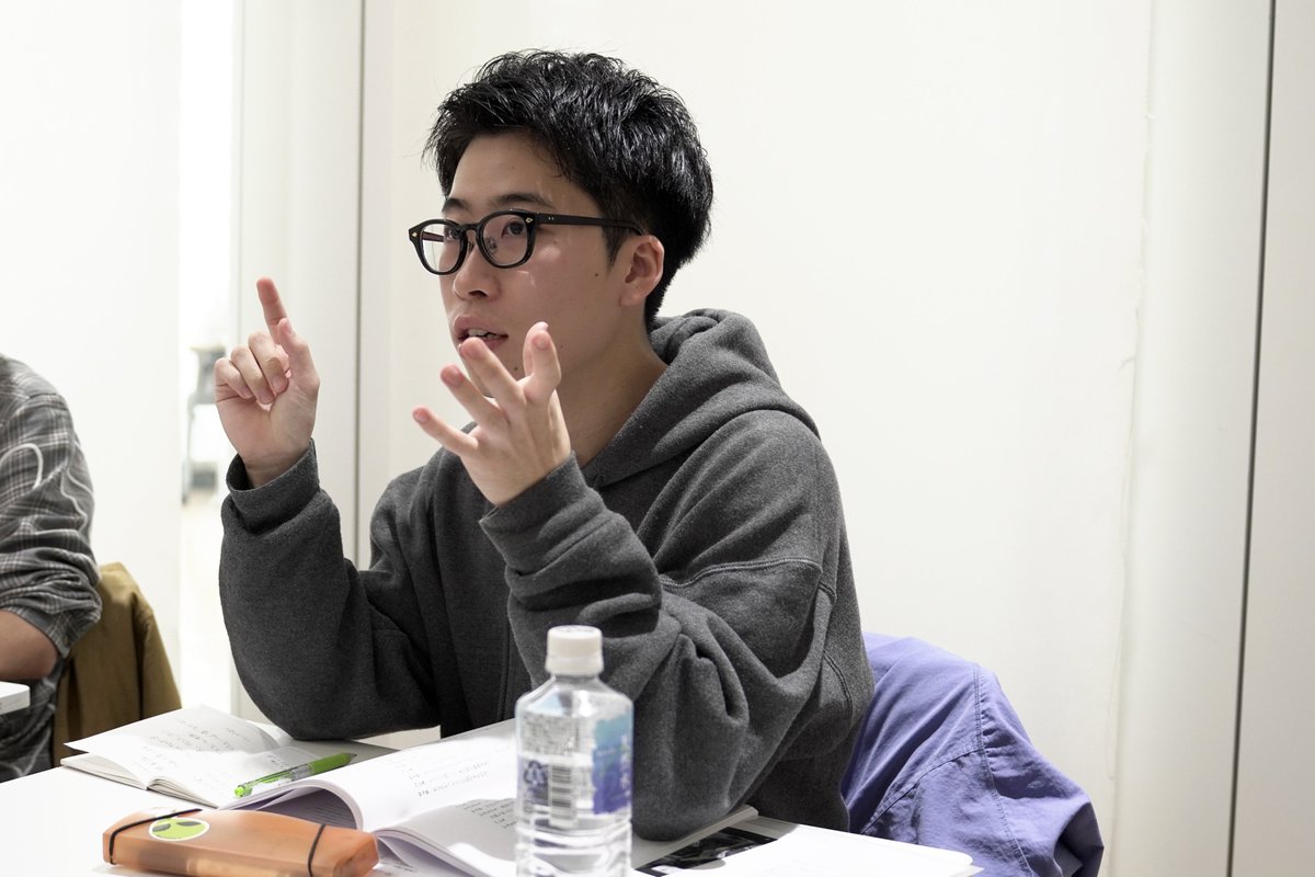 pancakenokai's tweet image. 『エーリヒ・ケストナー～消された名前～』勉強会を先日開催しました。
この日はスペシャルゲストとして、作者の鈴木アツトさんにお越しいただき、作品が生まれた背景や役のエピソードなど、貴重なお話をたくさん伺うことができました。

#パンケーキの会 #ケストナー #ある夜をめぐって