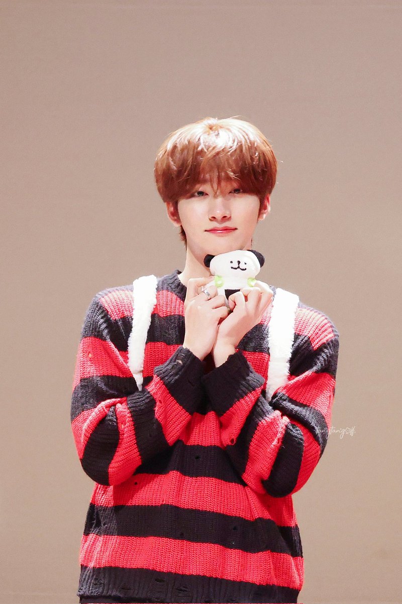 251109 프롬스토어
강아지🐶
#이펙스 #EPEX #제프 #JEFF