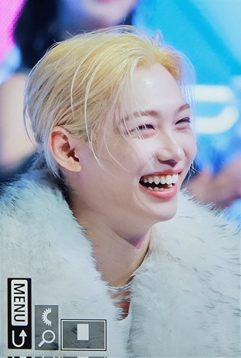 lyb_blank's tweet photo. 251115 #필릭스 #FELIX #STRAYKIDS
미소 절대지켜  ㅠㅠ 🩷 https://t.co/SlaussnLd3