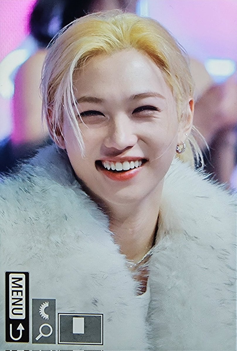 lyb_blank's tweet photo. 251115 #필릭스 #FELIX #STRAYKIDS
미소 절대지켜  ㅠㅠ 🩷 https://t.co/SlaussnLd3