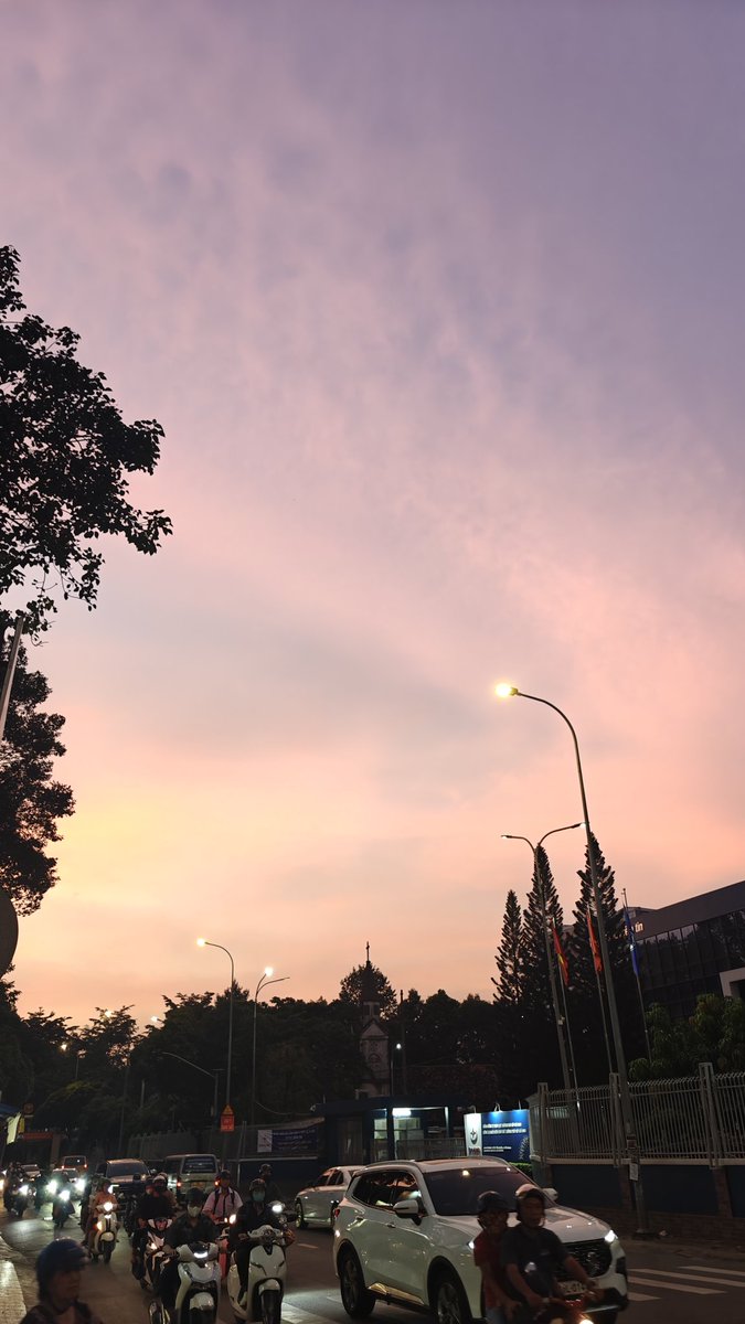 mediocreDevops's tweet image. Its been two months since I left Bombay I think this is the longest travel I&apos;ve done this year.
Went to Bangkok, KL, Hanoi and Ho chi minh.