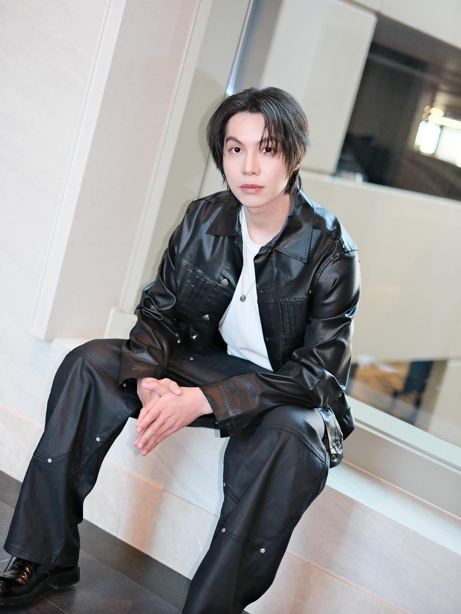 หล่อมากกกกก

➖ig : gigiredlip (Update)

FIRST With ITSSKIN

#ITSSKINxFirstKanaphan
#Firstkanaphan #กองทัพของเฟิร์ส