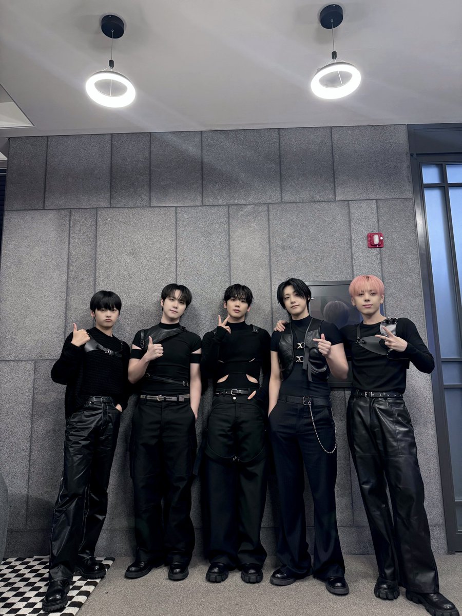 주말을 더 설레게 만드는 위아이🖤
짱아이에게 All in All in…🫶

#위아이 #WEi
#Wonderland #HOME