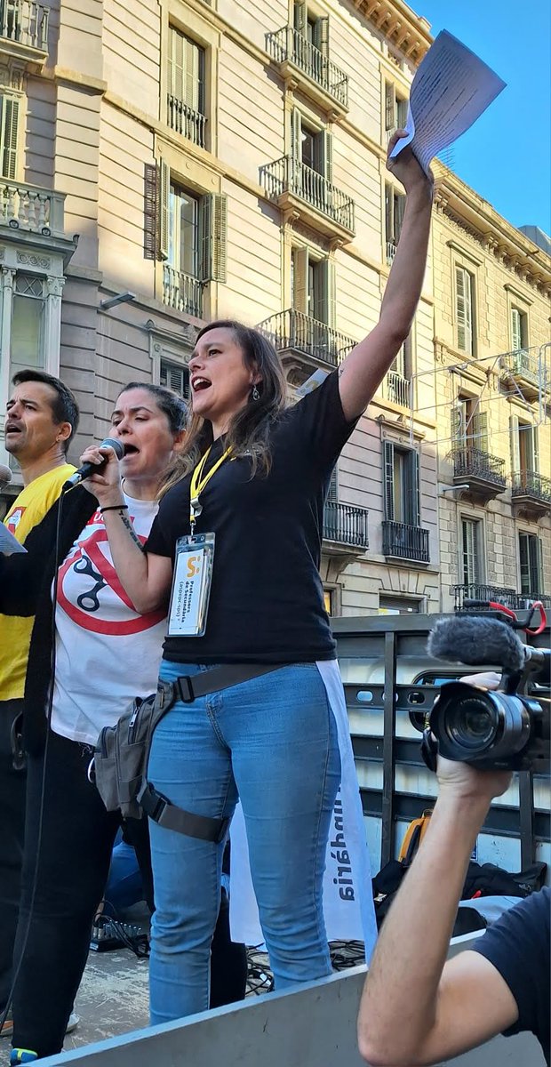 Fotos de la manifestació històrica d'avui per l'educació pública.
Ha quedat clar que ja n'hi ha prou!