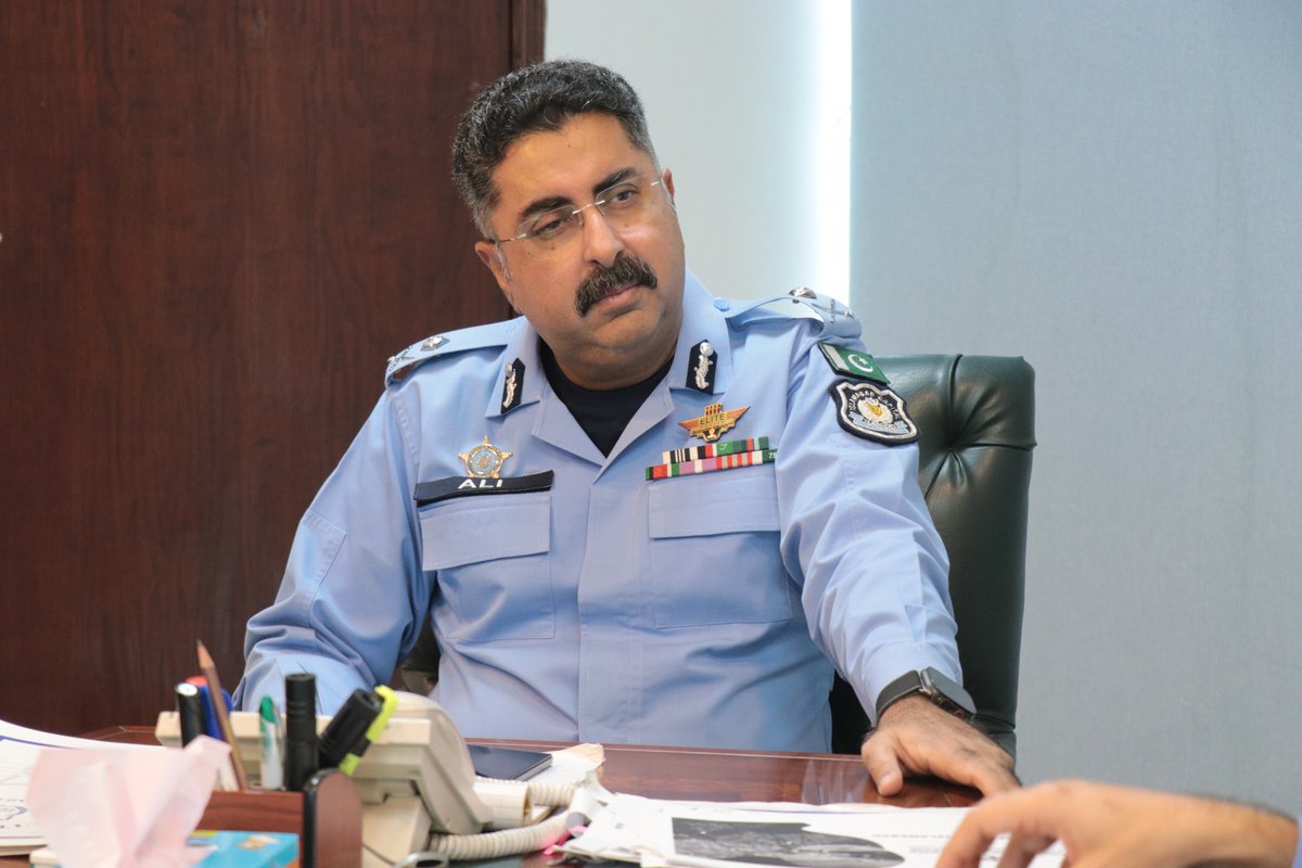 ICT_Police's tweet image. آئی جی اسلام آباد سید علی ناصر رضوی کی ایس ایس پی سیف سٹی ڈاکٹر محمد اقبال اور ڈائریکٹر ٹیکنیکل سے ملاقات—
شہریوں کی سہولت اور بہتر سیکیورٹی کے لئے سمارٹ انٹیگریشن اور جدید ٹیکنالوجی کے مؤثر استعمال کے حوالے سے ہدایات جاری کیں۔
#WeRIslamabadPolice #SafeCity #SmartIntegration…