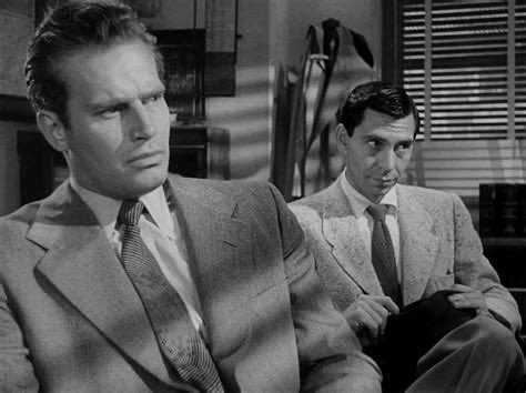 LoveOldMoviez's tweet image. Before Dragnet, #JackWebb was in 3 films from 1950 that have become cult classics: #SunsetBoulevard, the fiancé of Nancy Olson; a disabled war veteran in #TheMen; and in #DarkCity, co-starring with Harry Morgan, future partner on the second Dragnet series.