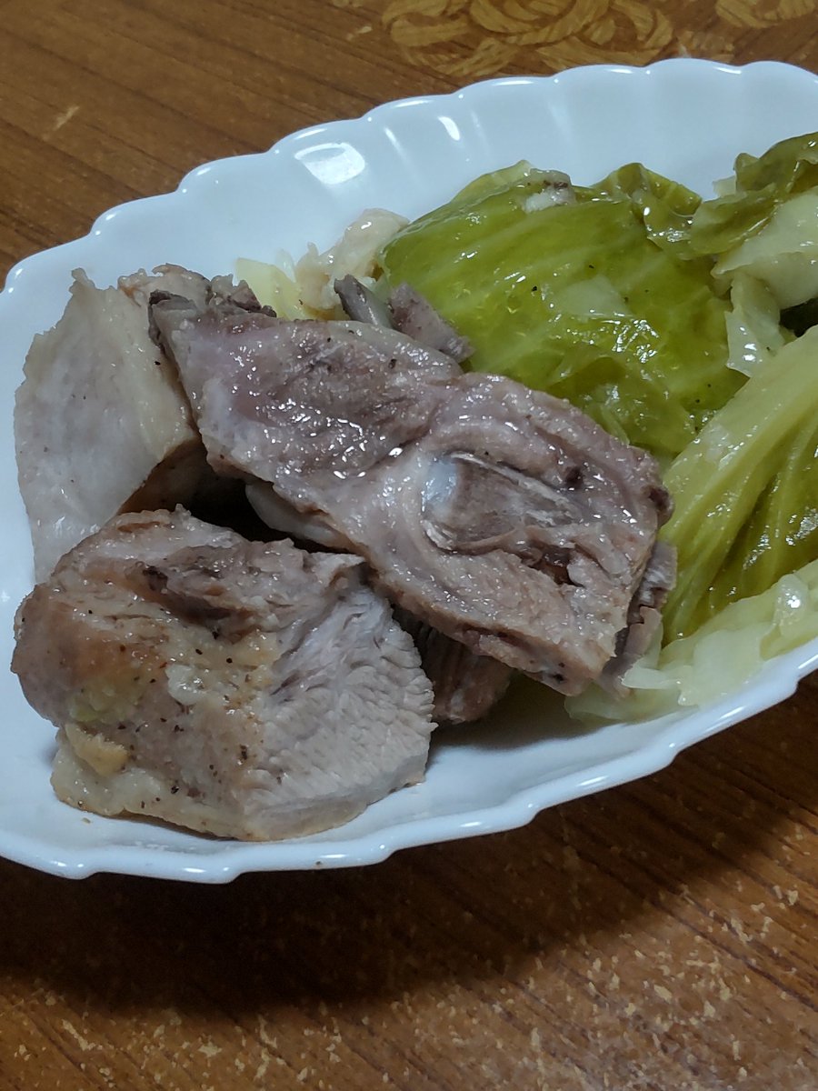 肉を食う！ スペアリブに塩胡椒振って10分程放置→鍋で焼き目つける