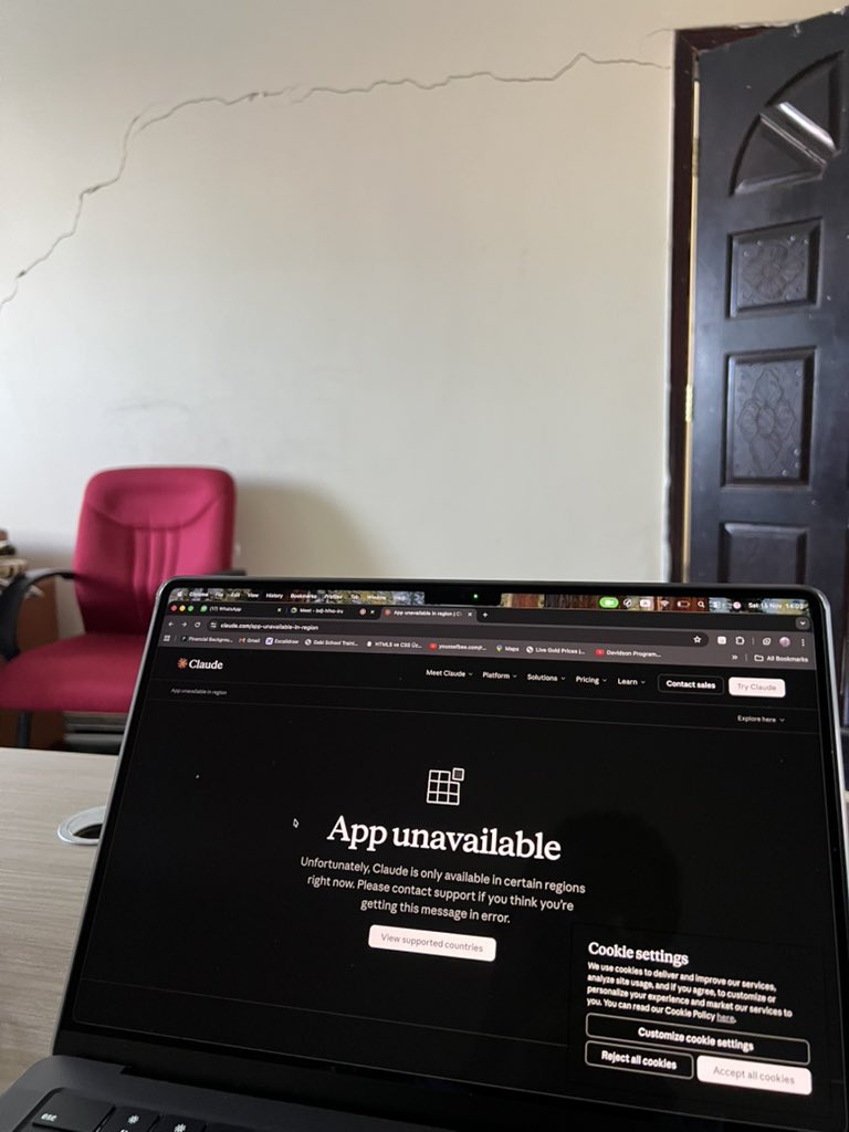 abdirashidv's tweet image. Returning home to Somalia and realizing I can&apos;t access my favorite AI tool, Claude AI. @AnthropicAI , please consider expanding your service to Somalia. Access to powerful AI is crucial for students, developers, and businesses here. We are ready! 🤝 

to @DarioAmodei