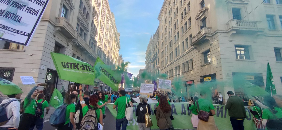 USTECTerresEbre's tweet image. 📢 Niubó què passa? 
Tu sí que cobres massa!
 
#DignifiquemLaProfessió

#DignitatEducativa

#DignitatDocent