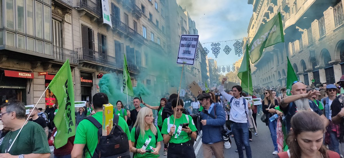 USTECTerresEbre's tweet image. 📢 Niubó què passa? 
Tu sí que cobres massa!
 
#DignifiquemLaProfessió

#DignitatEducativa

#DignitatDocent