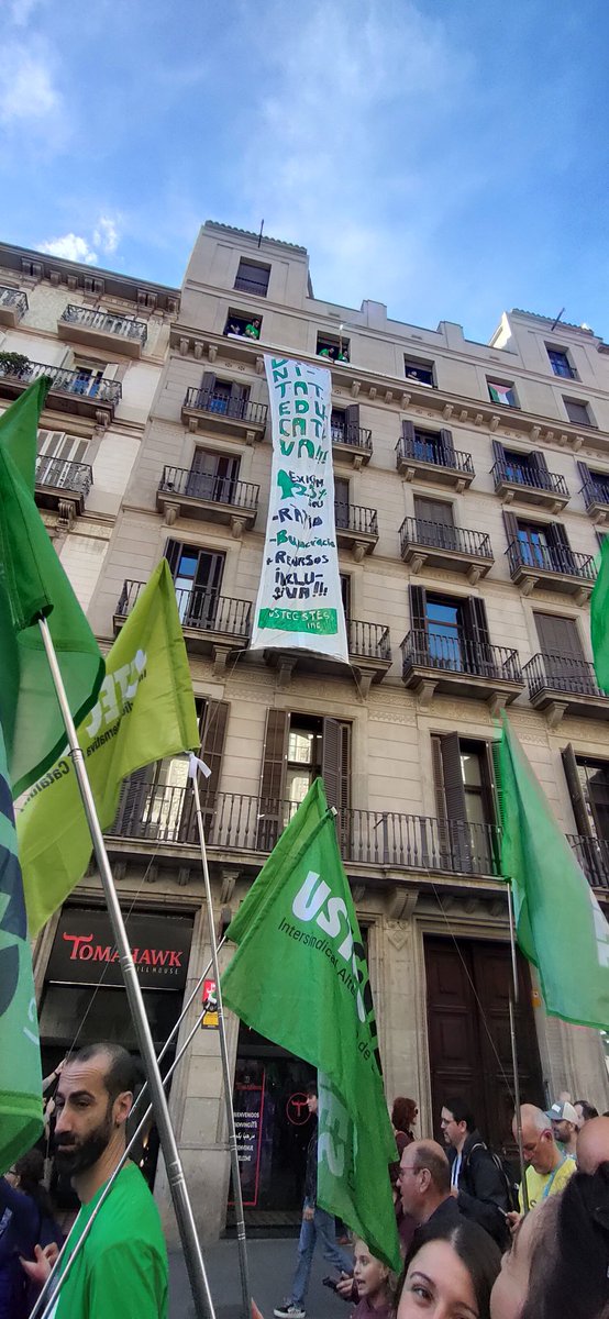 USTECTerresEbre's tweet image. 📢 Niubó què passa? 
Tu sí que cobres massa!
 
#DignifiquemLaProfessió

#DignitatEducativa

#DignitatDocent