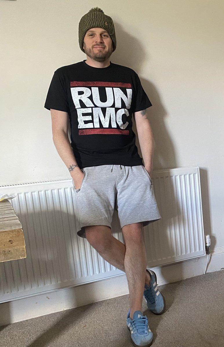 KevinUnitt's tweet photo. It’s like that!
Even better in the flesh, having made its way up to the banks of Loch Lomond.
Real quality garment, thanks @Jaymokid! Don’t let me buy too many!
Even got My Adidas out for the occasion! 😛💪
#pusb #RunEMC #WalkThisSwaty https://t.co/imIXoWlU53