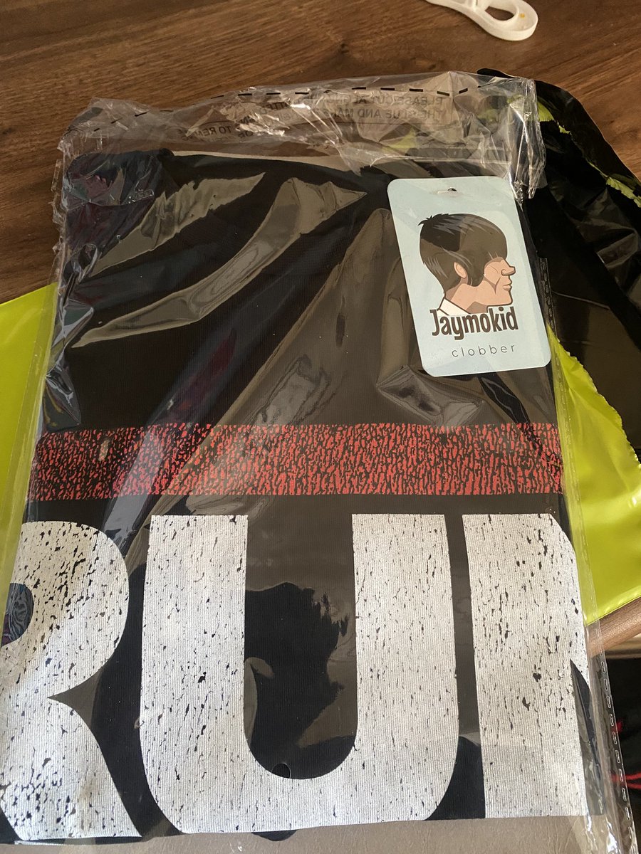 KevinUnitt's tweet photo. It’s like that!
Even better in the flesh, having made its way up to the banks of Loch Lomond.
Real quality garment, thanks @Jaymokid! Don’t let me buy too many!
Even got My Adidas out for the occasion! 😛💪
#pusb #RunEMC #WalkThisSwaty https://t.co/imIXoWlU53