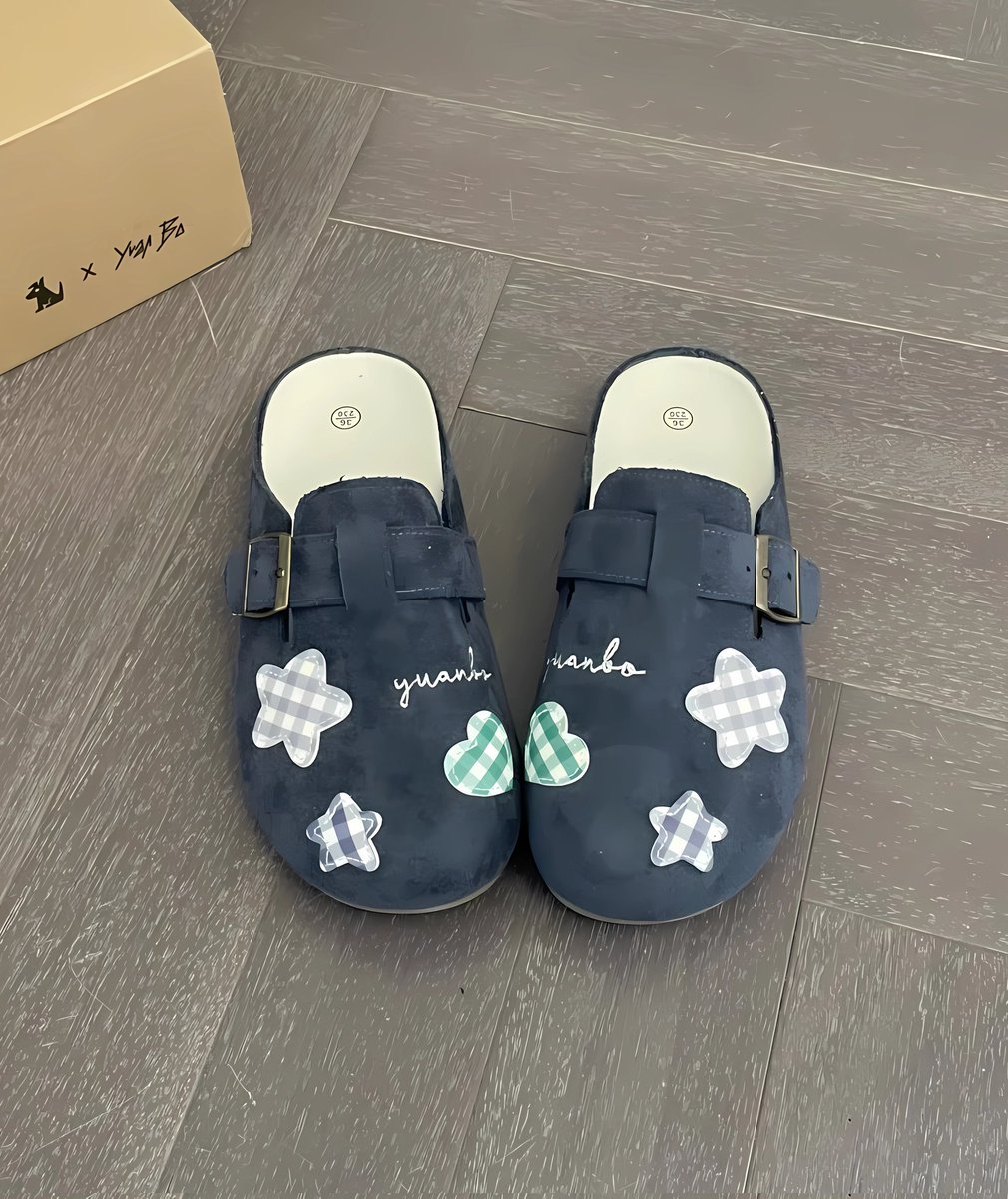 verstif's tweet image. these slippers are giving: comfort, cuteness and main character at home vibes 🪼🐚