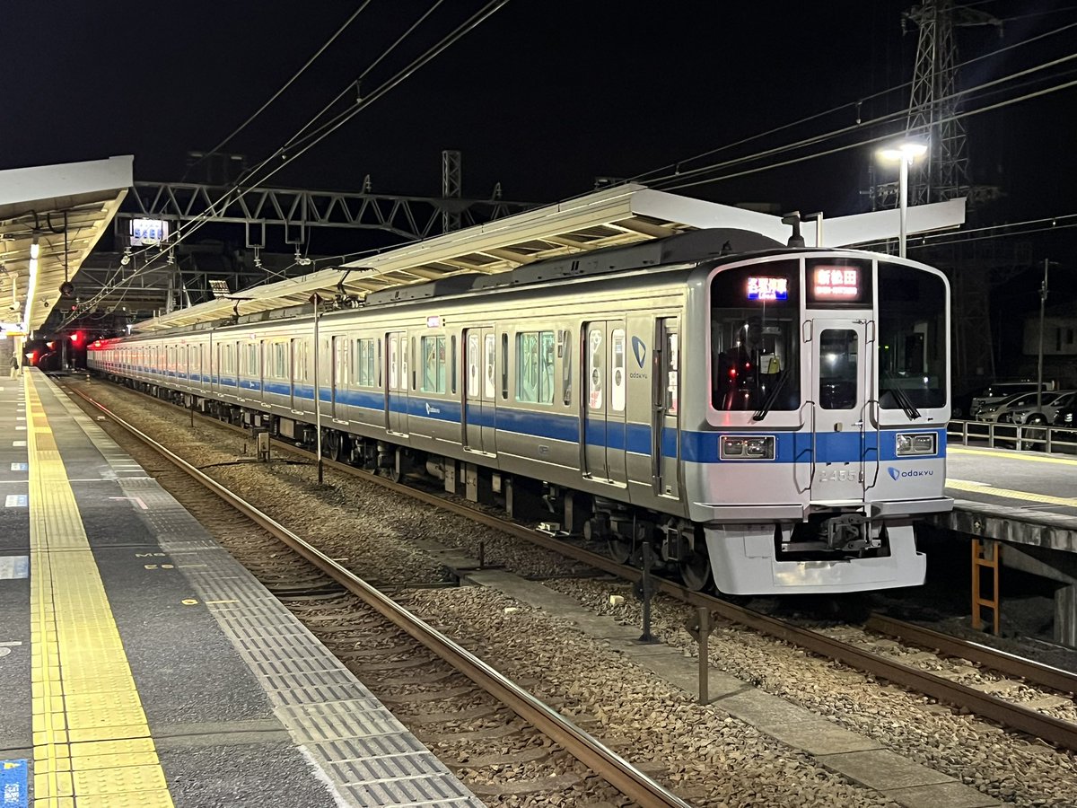 sincos_1st's tweet photo. 2055×8、ダイヤ乱れで新松田入線！！ https://t.co/nlb69PWEoc