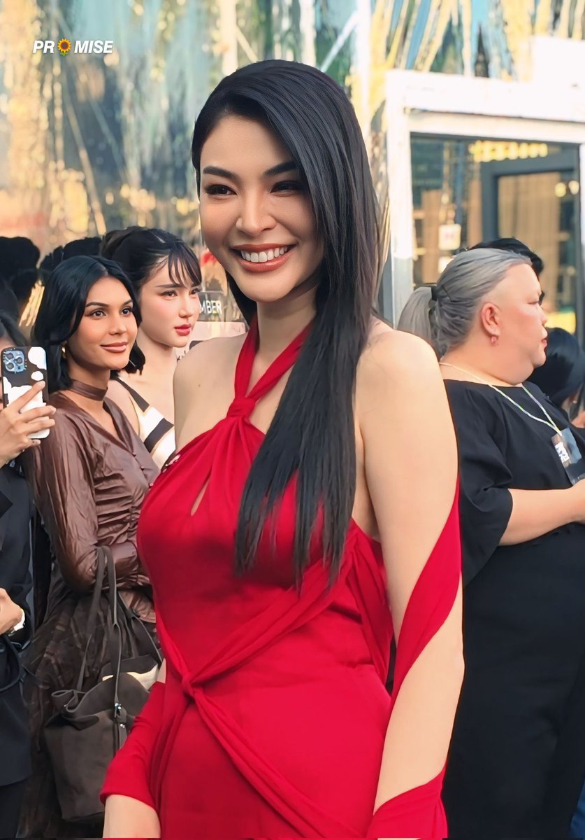 FIRE PHOENIX - FAYE PERAYA MALISORN! 

FAYE ATTENDS SILHOUETTE EFW
#PerayainEFW2025