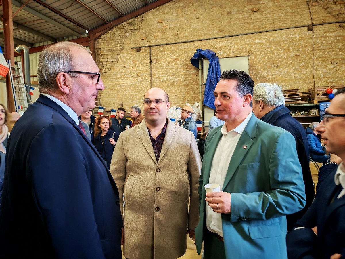 JulioPichon_'s tweet image. Déjeuner champêtre dans le Loir-et-Cher 🇫🇷.
La famille nationale réunie aux côtés de @GillesPennelle, député européen, et de @BenjaminGrn41, délégué départemental du Loir-et-Cher.

#France #Europe #RN