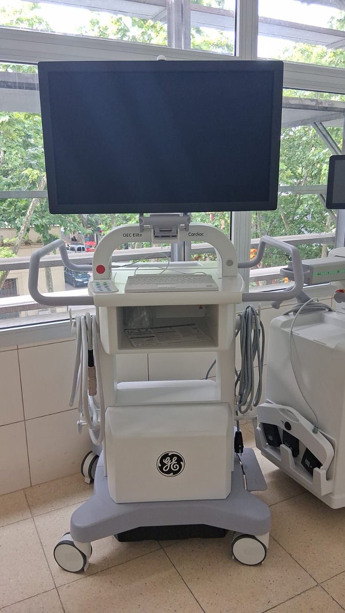 📸 El Arco C permite obtener imágenes de alta resolución en tiempo real, lo que mejora la precisión diagnóstica y facilita procedimientos endovasculares mínimamente invasivos, con mejores resultados y menor agresión para el paciente.