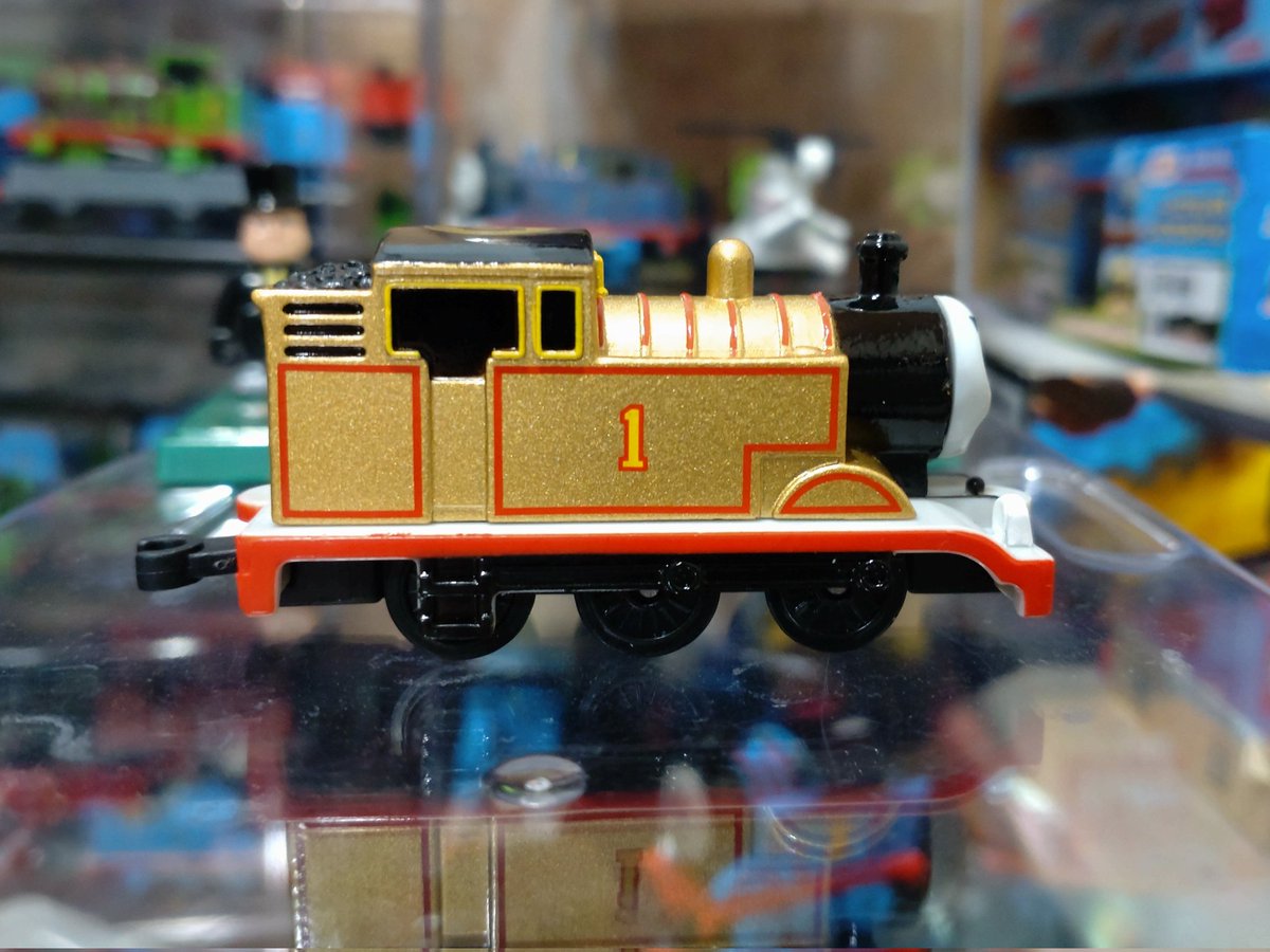 金色のトーマス 金色のラメ塗装で高級感があってボディだけのキラキラ