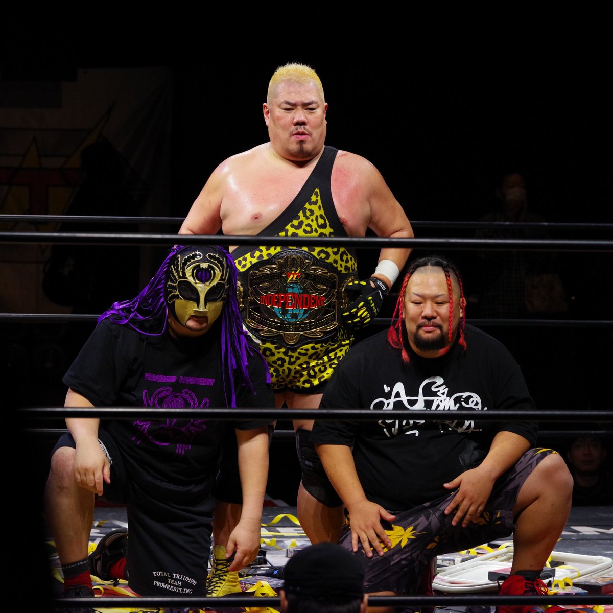 TTT新木場大会終了。
セミでは黒帯軍団が6人タッグ王座防衛。次はハッピートリガーズが挑戦。
メインは藤原秀旺vsガッツ石島のノーDQ戦。竹刀やVHS駆使の痛みの伝わる試合の末、ガッツ選手が王座奪回。