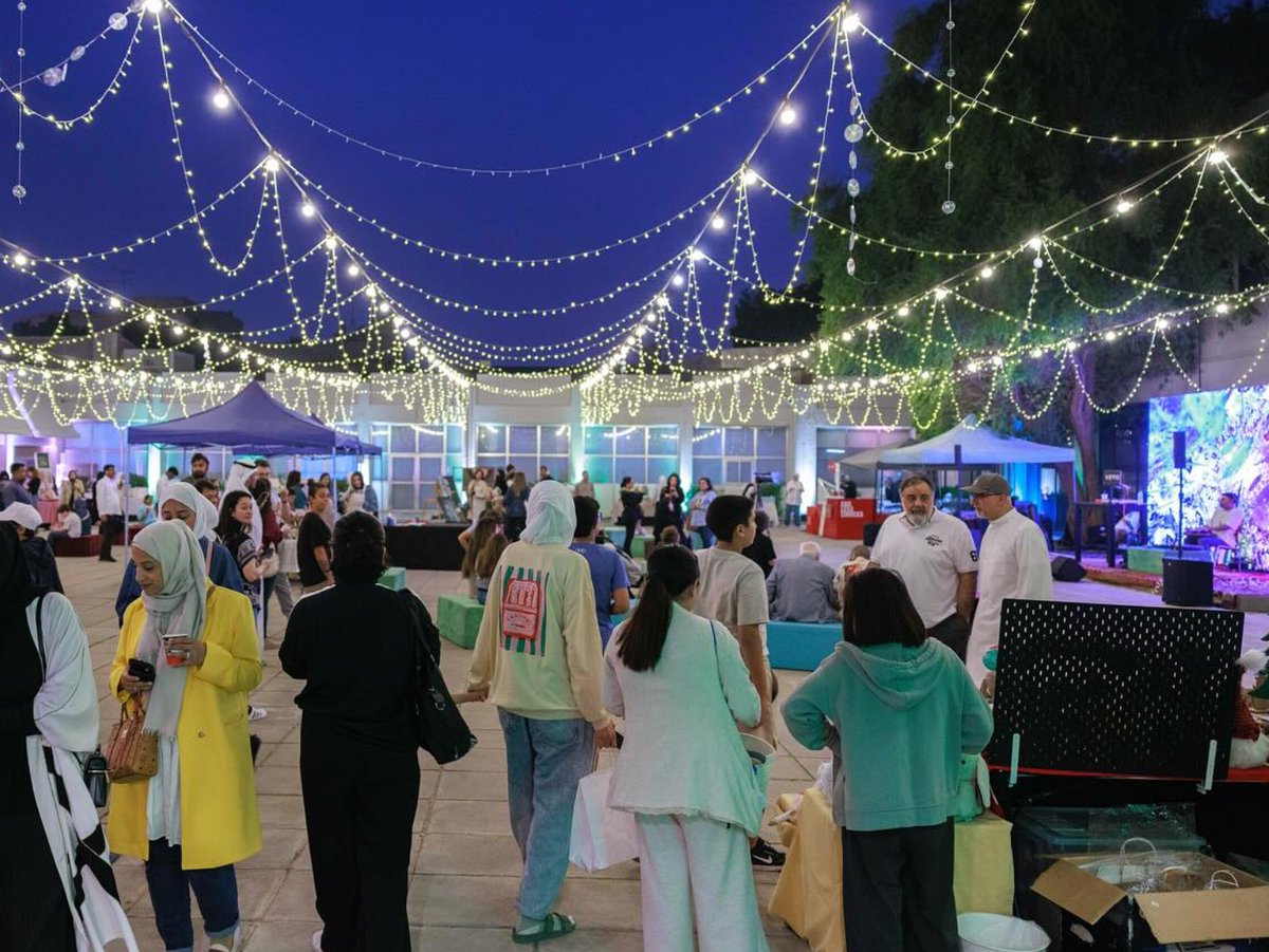 🇺🇦Vividly presented Ukraine at Kuwait’s Fall Festival 🇰🇼
Flash mob in support of Ukraine with Ambassador <a href="/MaxSubkh/">Maksym Subkh</a>, <a href="/UKRinKWT/">UKR Embassy in KWT</a>, 🇺🇦community was held.
#Petrykivka, embroidery, cross-stitch beadwork captured everyone’s interest.
Thanks to 🇺🇦artisans &amp; 🇺🇦community for support!