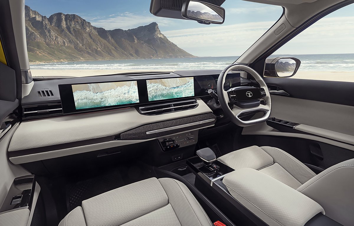 ishanagarwal24's tweet image. TATA Sierra's interior with 3-screen setup unveiled!

Also features SonicShaft Soundbar with JBL Black 12-speaker system Dolby Atmos &amp;amp; ambient mood lighting.

TATA's largest sunroof yet &amp;amp; 'surround view glasshouse' to recreate the openness of the original Sierra. Thoughts?