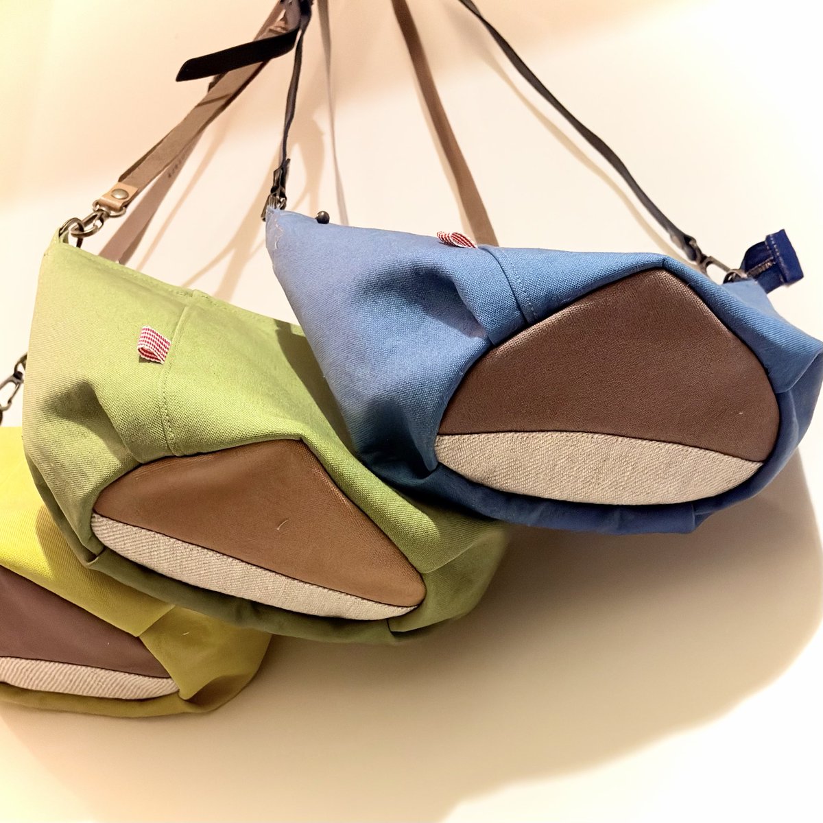 titocetera's tweet image. 明日はたまプラーザに出展します！

栗底ポシェット🌰できました！🙌
けっこう入るサイズです♪実物ご覧くださいませ😊

お出かけ日和なお天気になりそう。ぜひ遊びにいらしてください☀️

🚩11/16（日）
#クリエーターズウィンターマーケット
#たまプラーザテラス 駅前広場　ブースT11
#たまプラーザ駅