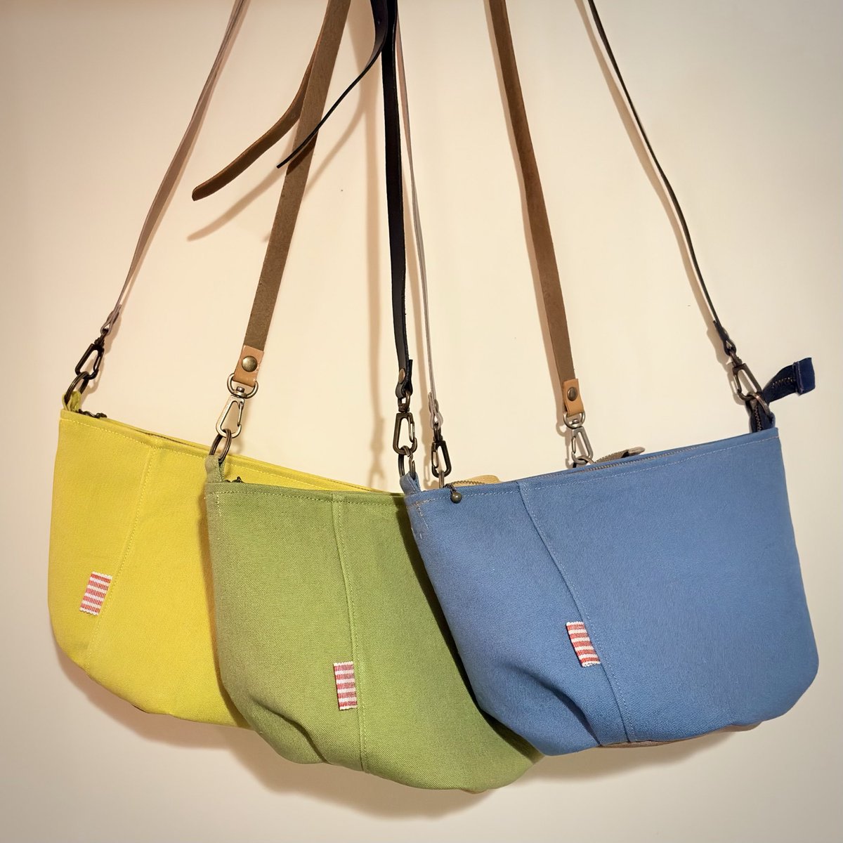 titocetera's tweet image. 明日はたまプラーザに出展します！

栗底ポシェット🌰できました！🙌
けっこう入るサイズです♪実物ご覧くださいませ😊

お出かけ日和なお天気になりそう。ぜひ遊びにいらしてください☀️

🚩11/16（日）
#クリエーターズウィンターマーケット
#たまプラーザテラス 駅前広場　ブースT11
#たまプラーザ駅