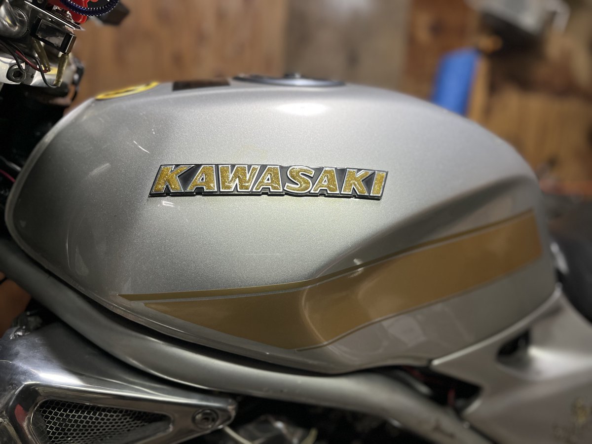 明日の準備は完了🙋‍♂️ まぁ、ステッカーじゃなくてパン買いに行くん