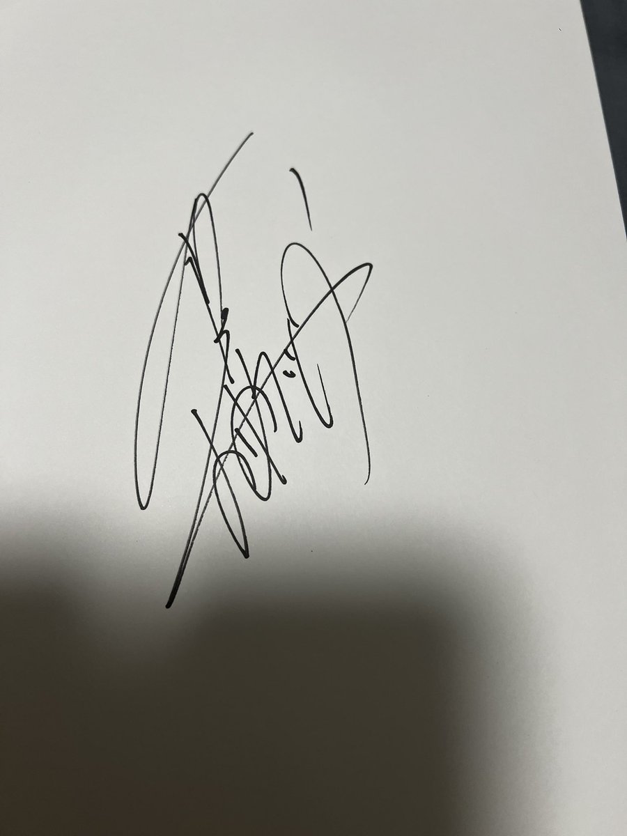 今日の収穫😍 ポートレートとネットで買ったブックレットにサイン